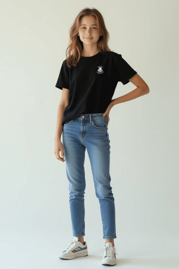 טריקו שחור בנות עם סמל בית ספר